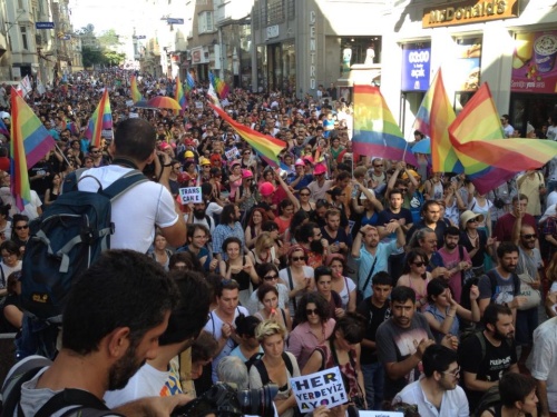 Haber | stiklal Caddesi`nde 4. trans onur yry yapld