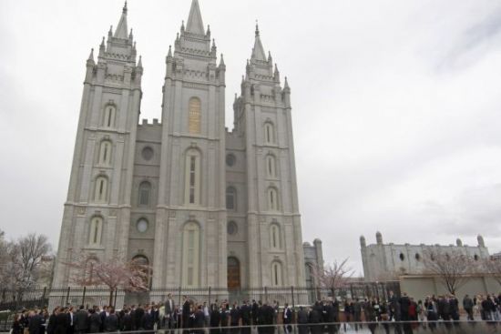 Haber | Mormon kilisesi ecinsel ebeveynlerle yaayan ocuklar vaftiz etmeyecek